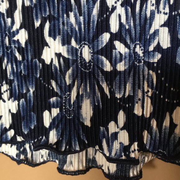 Sleeveless blouse. Unknown brand - Picture 3 of 3